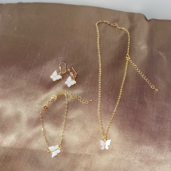 Jewelry - White butterfly set